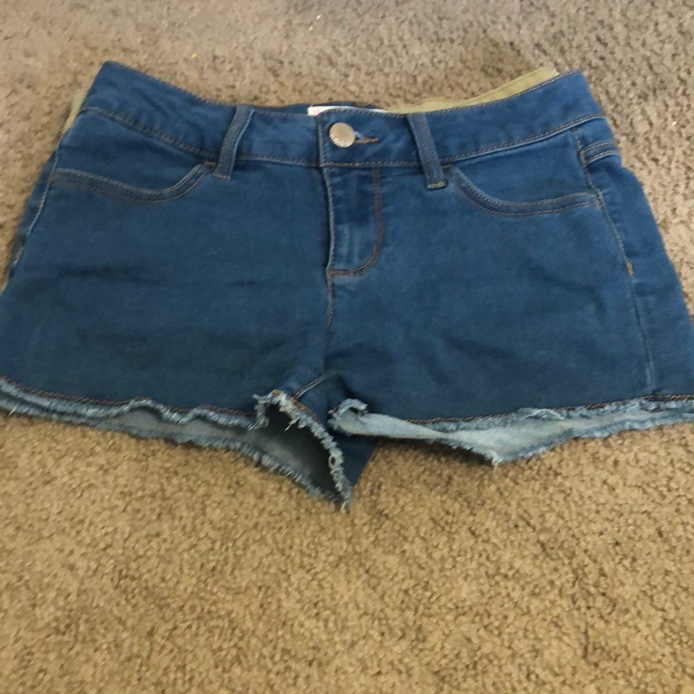 Shorts - Picture 2 of 3